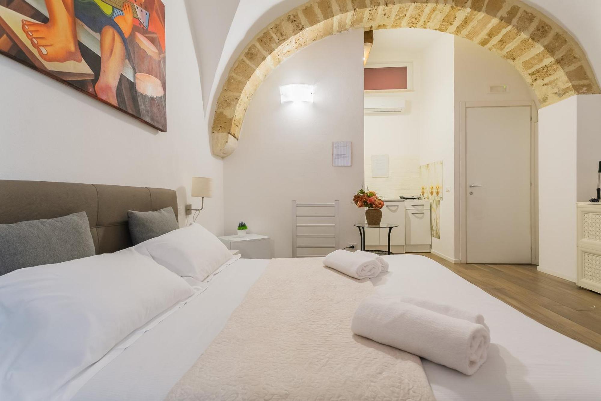 Red Rooms By Wonderful Italy Bari Exterior foto